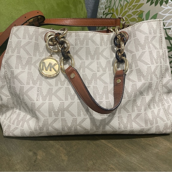 Michael Kors White and Tan Shoulder Bag - Picture 3 of 7